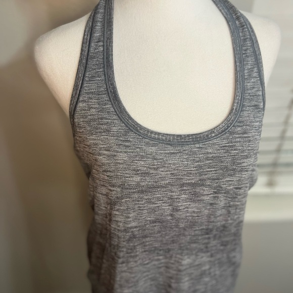 Lululemon Size 10 Swiftly Tech Run
Racerback Heathered Gray Tank Top Shirt - Picture 10 of 16
